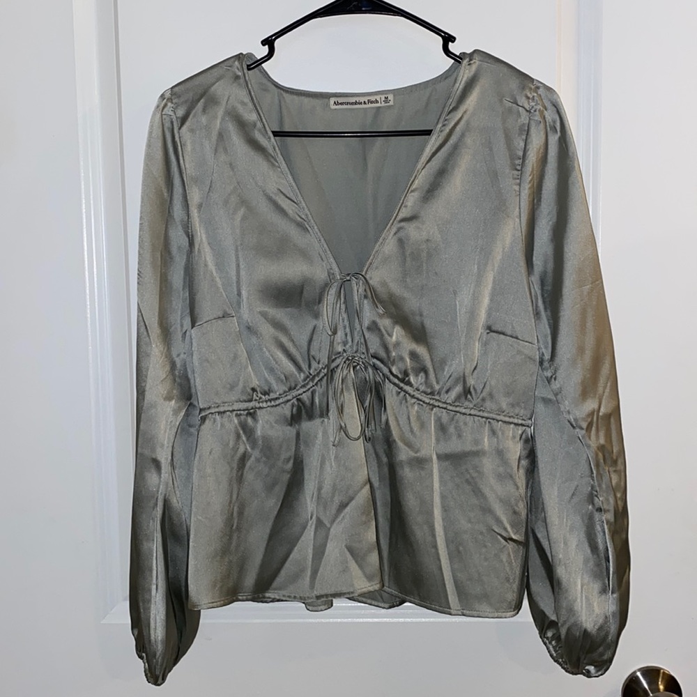 Abercrombie Satin Tie Front Top- Size M, Color Sage